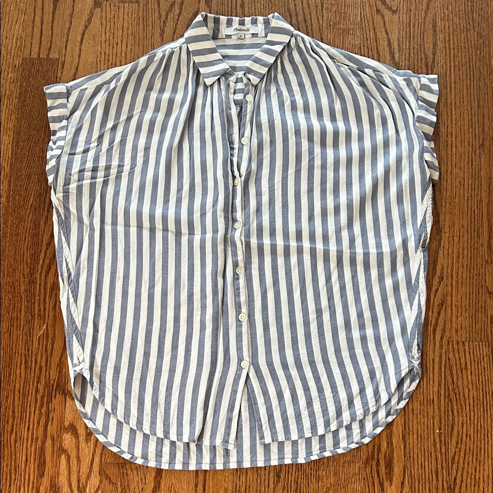 Madewell Woman’s Striped Top XS Button Up Blue and White, Great Condition!